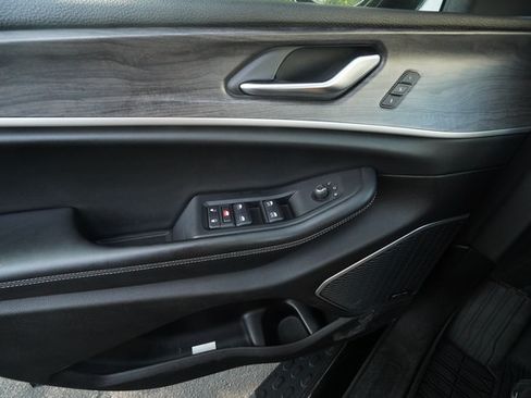 Used 2022 Jeep Grand Cherokee L Limited w/ Luxury Tech Group II AWD/4WD image 11