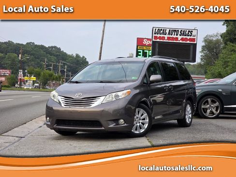Used 2011 Toyota Sienna XLE image 1