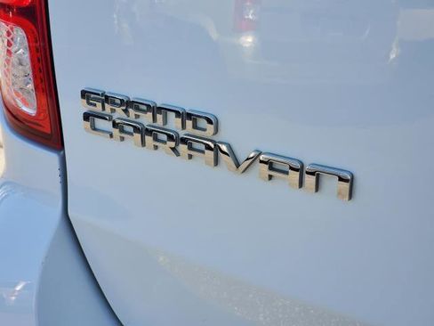Used 2019 Dodge Grand Caravan SE w/ UConnect Hands-Free Group FWD image 24