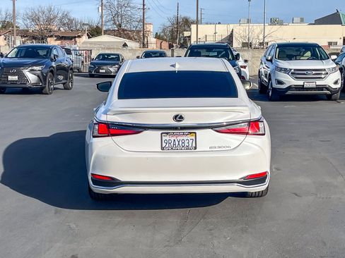 Certified 2025 Lexus ES 300h w/ Premium Package image 3