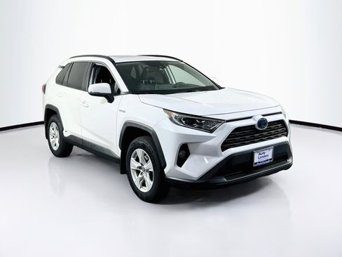 Used 2019 Toyota RAV4 XLE w/ Convenience Package image 3