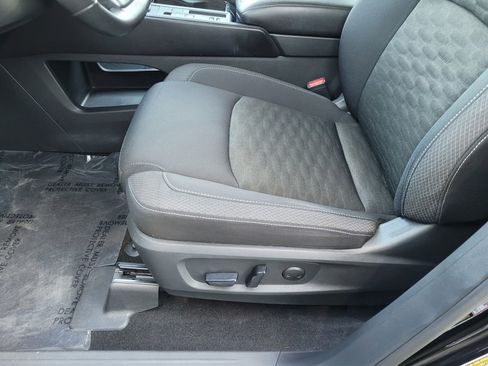 Used 2024 Nissan Pathfinder SV image 19