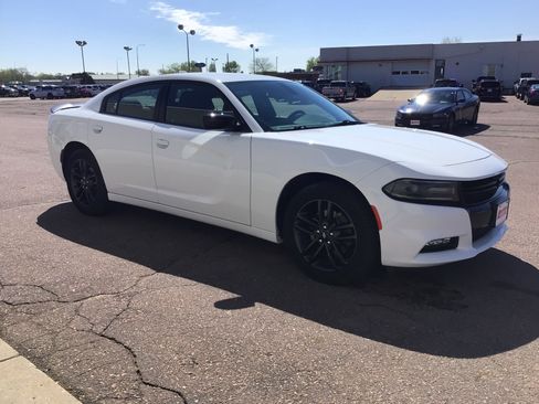 Used 2019 Dodge Charger SXT w/ Blacktop Package AWD/4WD image 4