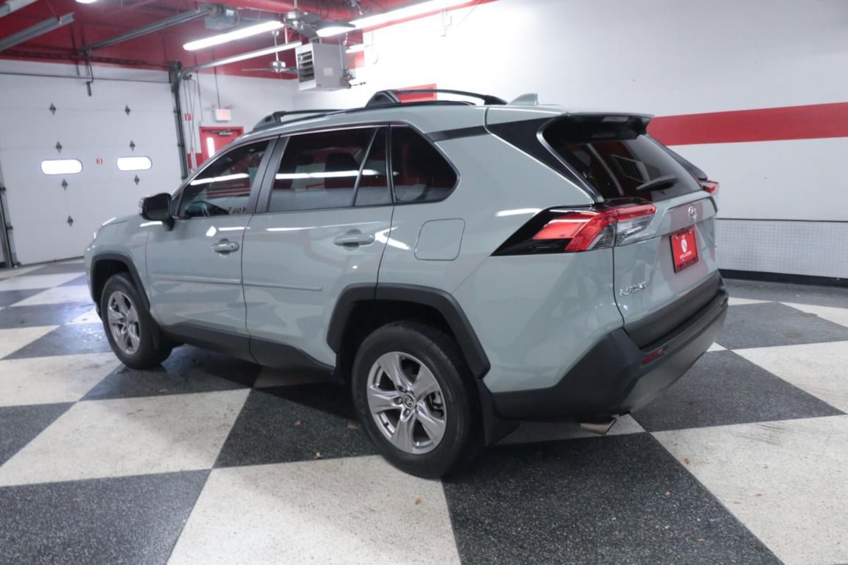 Used 2022 Toyota RAV4 XLE w/ Convenience Package FWD image 6