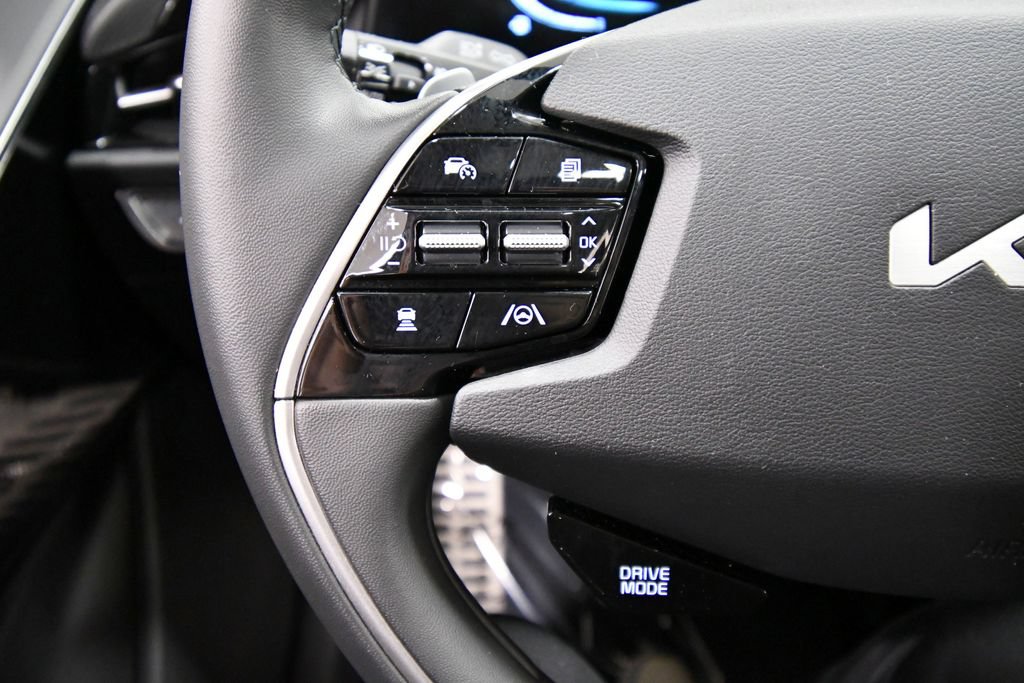 Certified 2025 Kia Niro EX Touring FWD image 21