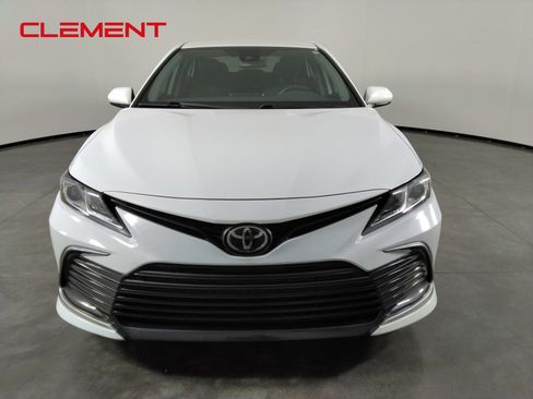 Used 2022 Toyota Camry LE FWD image 2