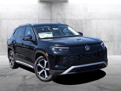 New 2026 Volkswagen Tiguan SE FWD image 2