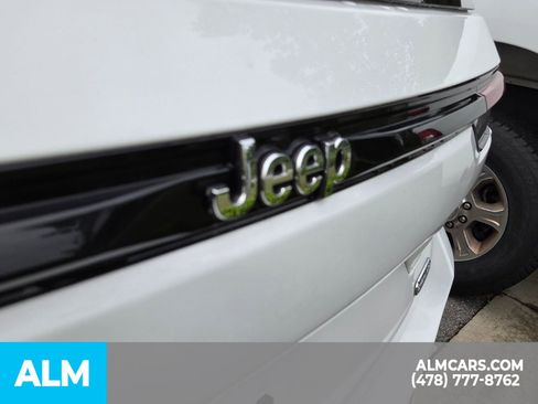 Used 2023 Jeep Grand Cherokee Overland AWD/4WD image 28