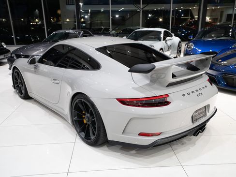 Used 2018 Porsche 911 GT3 RWD image 2