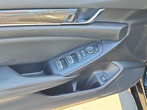 Used 2022 Honda Accord Sport image 11