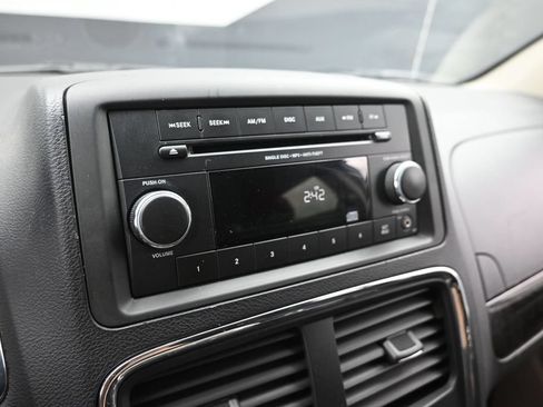 Used 2014 Dodge Grand Caravan SXT FWD image 20