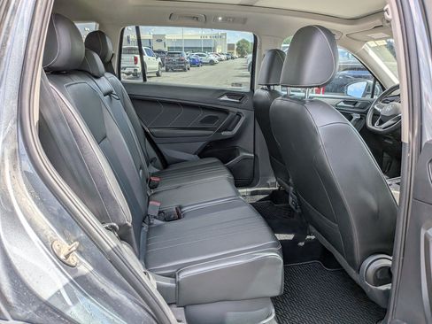 Used 2022 Volkswagen Tiguan SE w/ Panoramic Sunroof Package AWD/4WD image 32