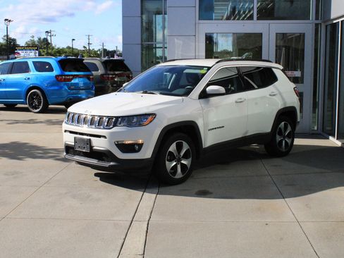 Used 2017 Jeep Compass Latitude w/ Popular Equipment Group AWD/4WD image 3
