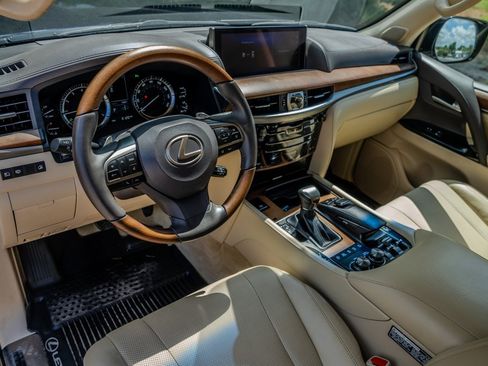 Used 2020 Lexus LX 570 4WD w/ Luxury Package image 14