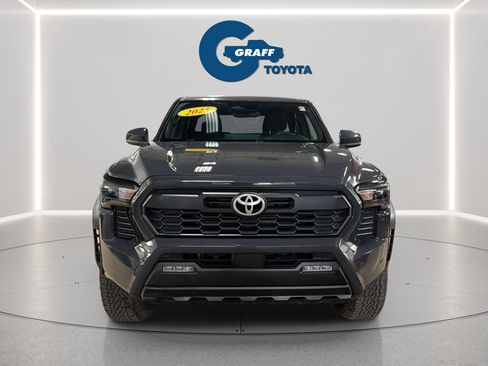 Used 2025 Toyota Tacoma TRD Off-Road AWD/4WD image 12