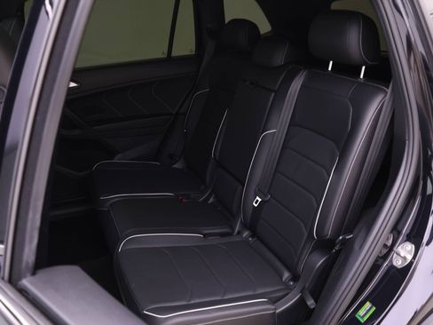 Used 2022 Volkswagen Tiguan SEL R-Line image 9