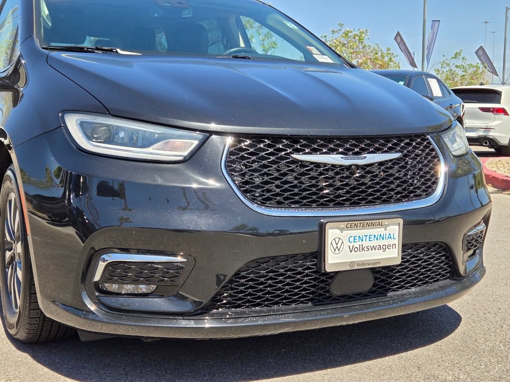Used 2023 Chrysler Pacifica Limited FWD image 2