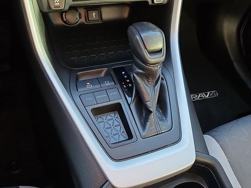 Used 2020 Toyota RAV4 XLE w/ Convenience Package image 14