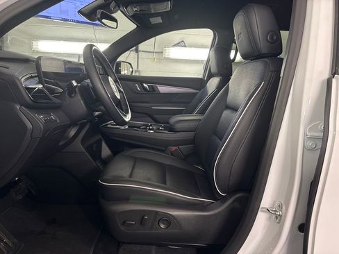 Used 2025 Buick Enclave Sport Touring image 12