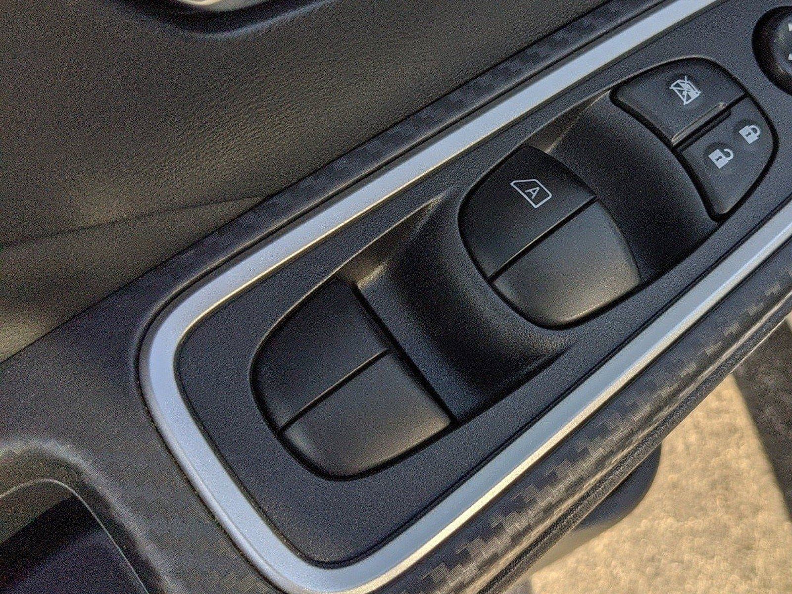 New 2025 Nissan Versa SR w/ Trunk Package FWD image 20