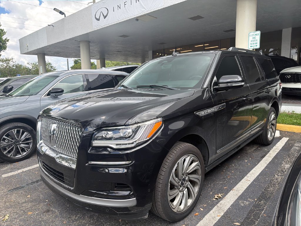 Used 2022 Lincoln Navigator 2WD image 1