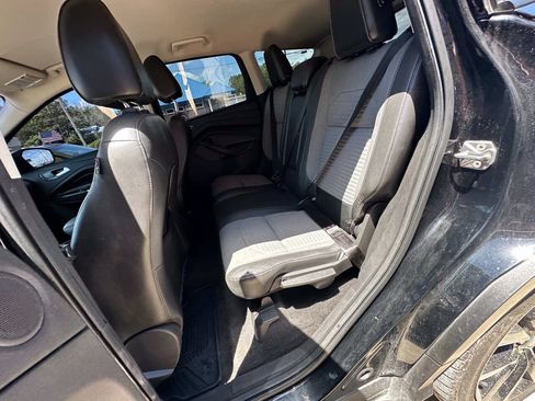 Used 2017 Ford Escape SE w/ Equipment Group 201A FWD image 11