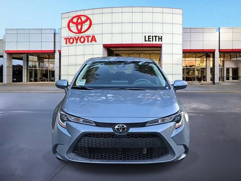Used 2022 Toyota Corolla LE image 2