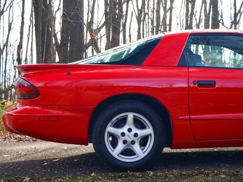 Used 1997 Pontiac Firebird Coupe w/ Opt Pkg image 10