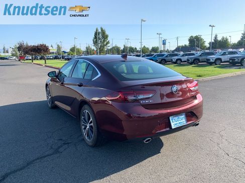 Used 2018 Buick Regal Essence w/ Driver Confidence Package #1 FWD image 5