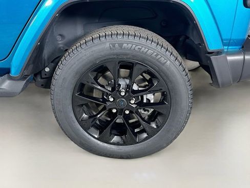 Used 2024 Jeep Wrangler Unlimited Sahara w/ Technology Group image 35