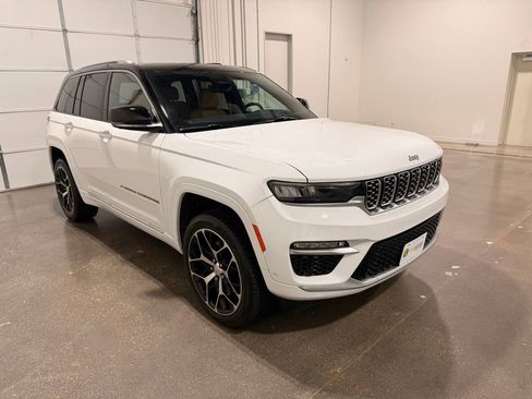 Used 2022 Jeep Grand Cherokee Summit AWD/4WD image 3