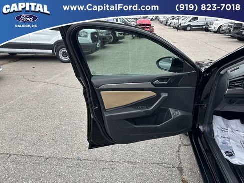 Used 2020 Volkswagen Jetta SE image 19