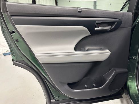 Used 2025 Toyota Highlander XLE image 47