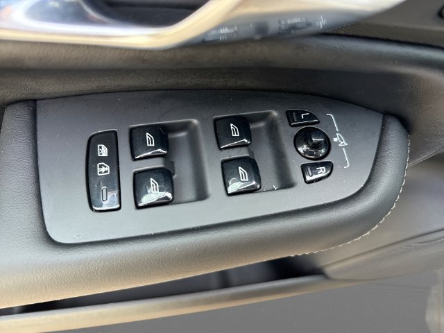 Certified 2023 Volvo XC90 B6 Ultimate w/ Protection Package Premier AWD/4WD image 18