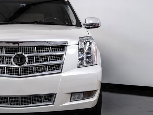 Used 2013 Cadillac Escalade Platinum RWD image 60