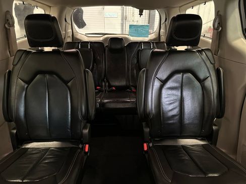 Used 2022 Chrysler Pacifica Touring-L FWD image 26