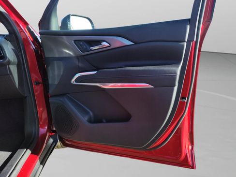 Used 2024 Chevrolet Traverse LT w/ Trailering Package image 35