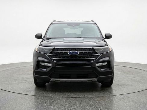 Used 2024 Ford Explorer XLT w/ Equipment Group 202A RWD image 2