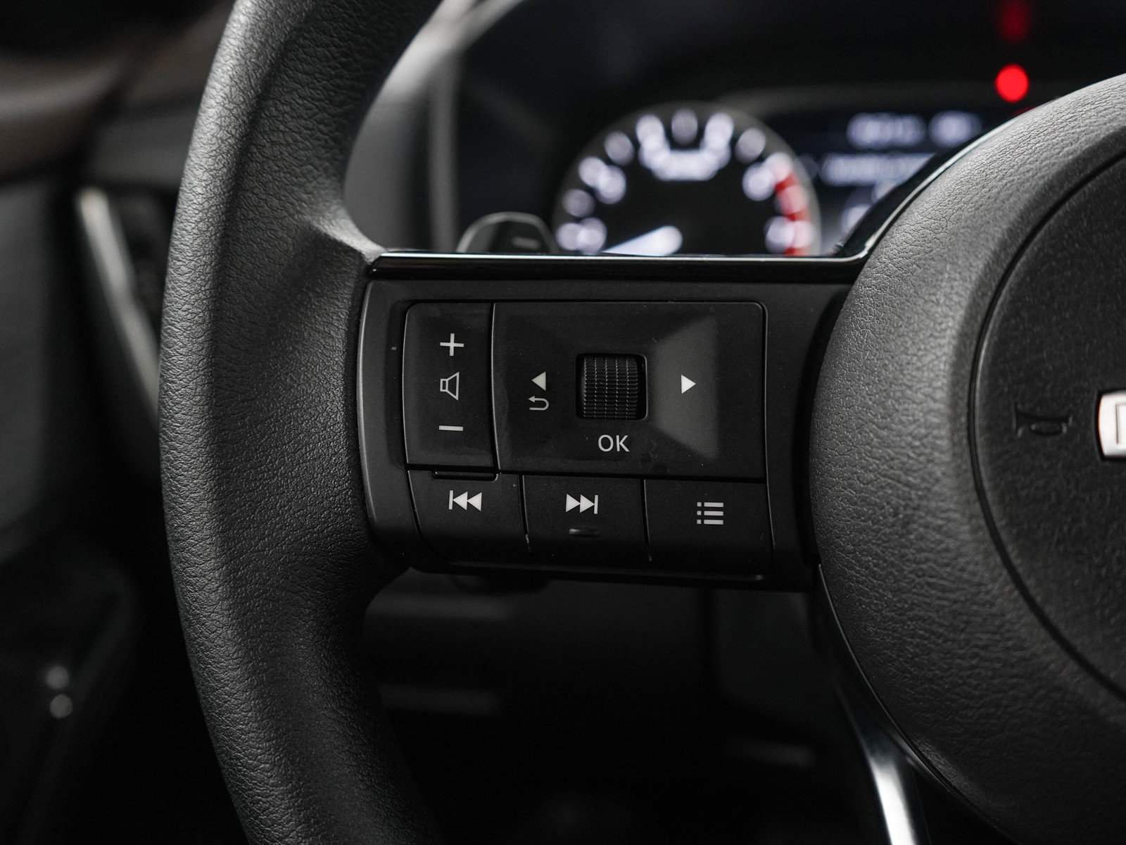 Used 2023 Nissan Rogue SV AWD/4WD image 26