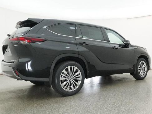 New 2026 Toyota Highlander Platinum AWD/4WD image 8
