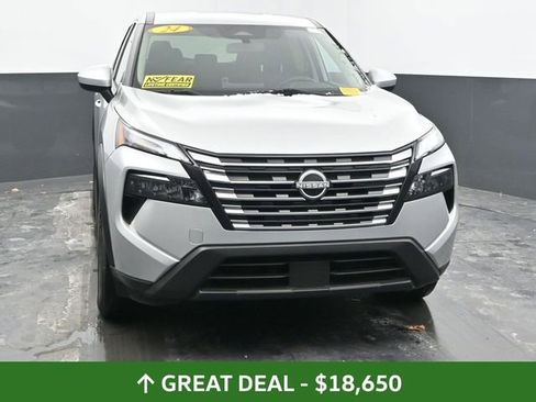 Used 2024 Nissan Rogue SV image 4