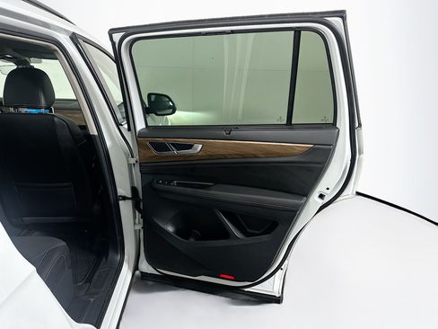 Used 2024 Volkswagen Atlas SE w/ Black Wheel Package FWD image 33