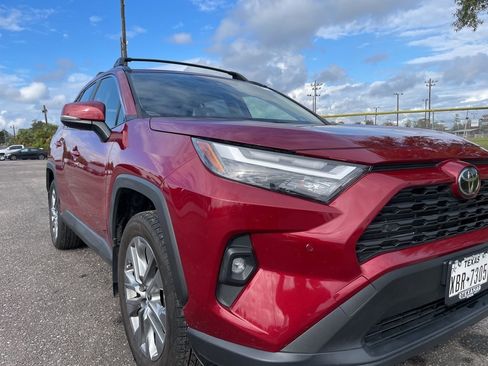 Used 2023 Toyota RAV4 XLE Premium image 14