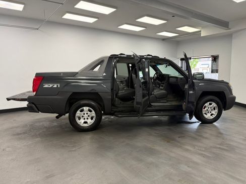 Used 2003 Chevrolet Avalanche 4x4 w/ Suspension Package, Off-Road image 33