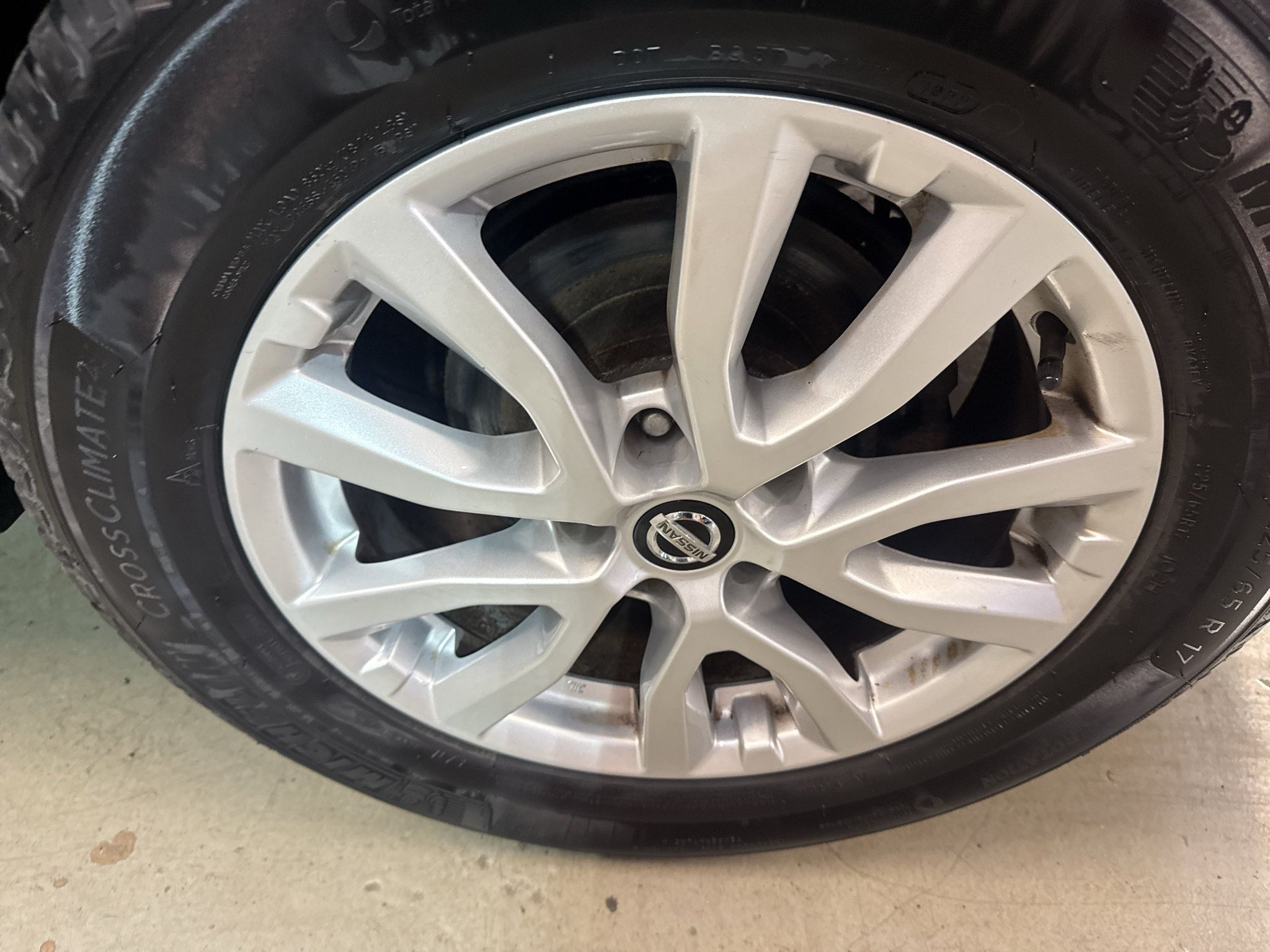 Used 2017 Nissan Rogue SV AWD/4WD image 30