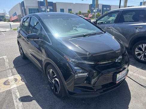 Used 2023 Chevrolet Bolt LT w/ Infotainment Package FWD image 2