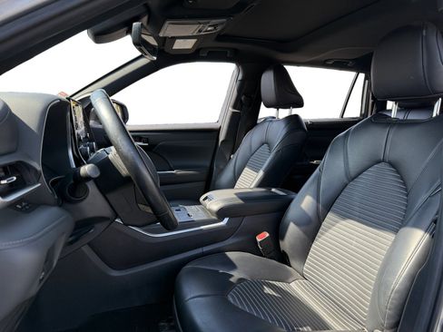 Used 2022 Toyota Highlander XSE image 9
