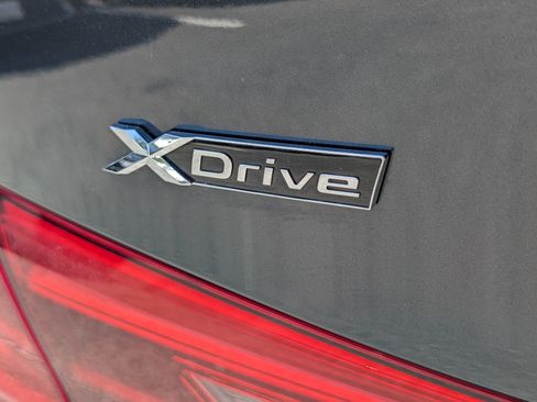 Used 2018 BMW 530i xDrive AWD/4WD image 9