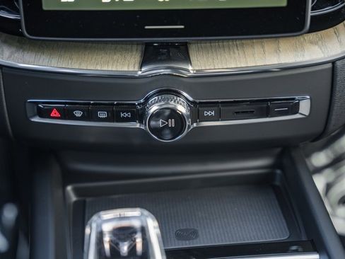 New 2026 Volvo XC60 B5 Plus w/ Protection Package Premier image 22