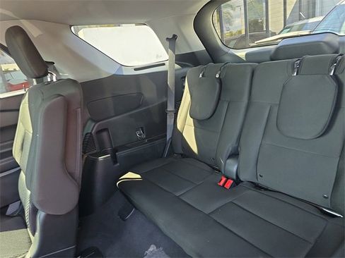 Used 2022 Ford Explorer XLT image 12